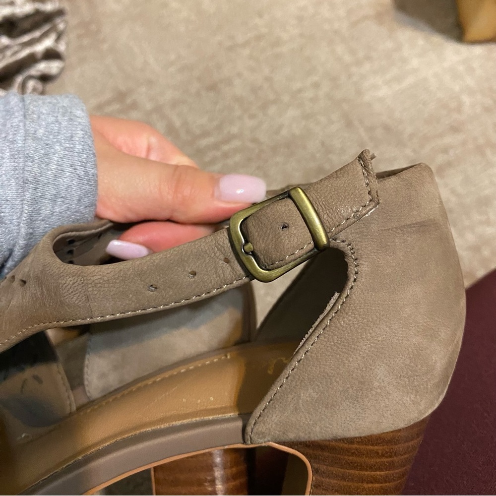 {Clarks} Artisan Peep Toe Block Heel Platform Sandals ~ Size 7 - Picture 12 of 16